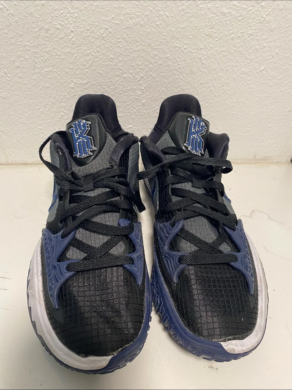 Nike Black & Navy Low-Top Athletic Sneakers